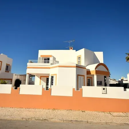 Na With Private Pool And Close To The Hotell