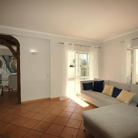 Na With Private Pool And Close To The Hotell